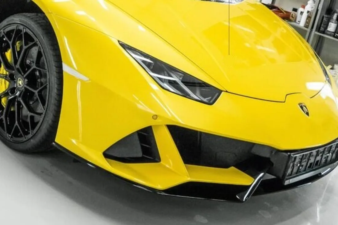 Detail přední části žlutého Lamborghini Huracán Evo s keramickou ochranou laku